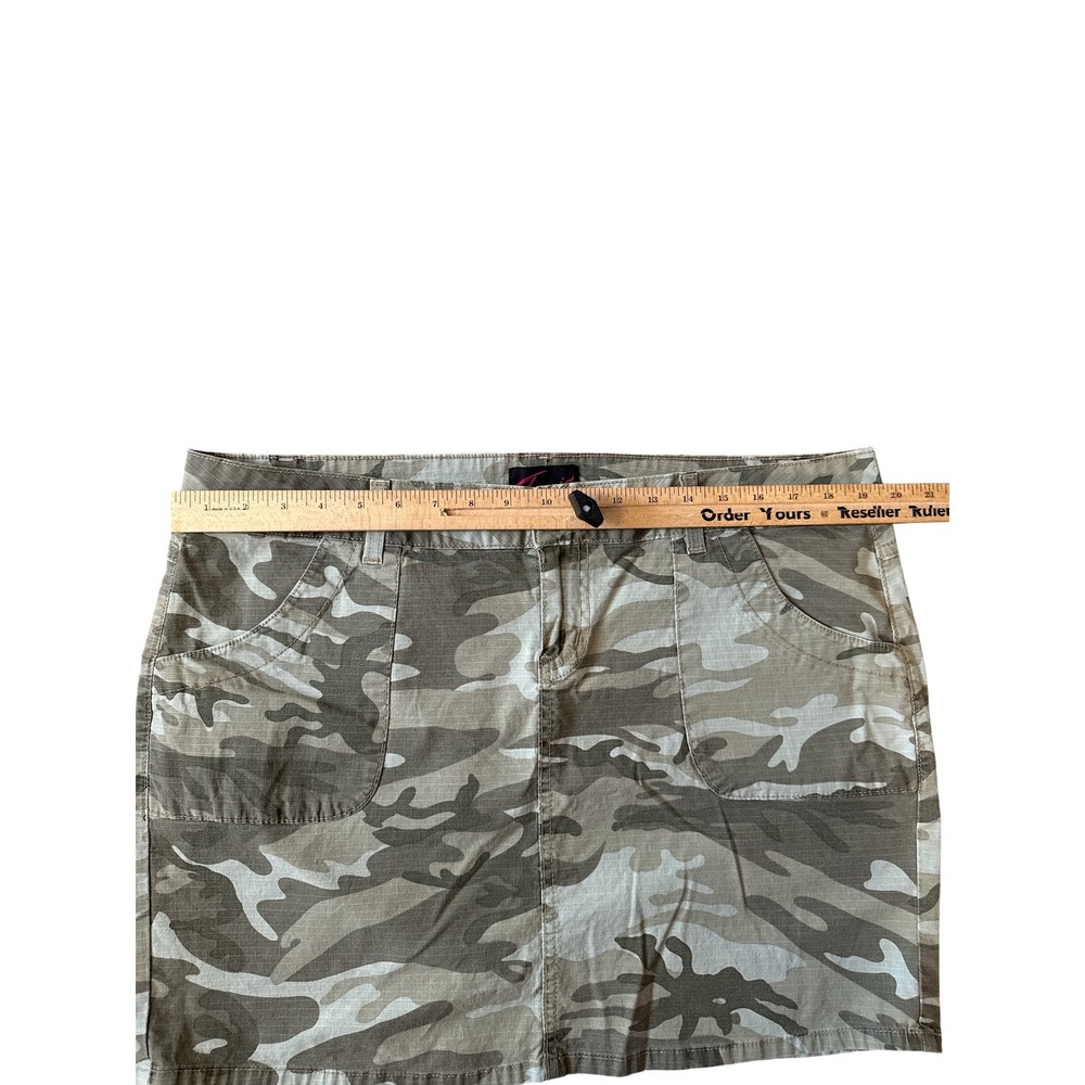 Torrid Camo Mini Skirt Women plus size 16 Green Excellent Military Cargo - Picture 4 of 5
